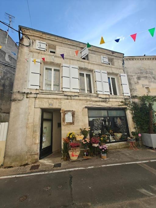 Le Duplex Du Centre - Ideal Pour Un Sejour Detente ! Saint-Savinien 外观 照片