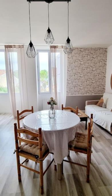 Le Duplex Du Centre - Ideal Pour Un Sejour Detente ! Saint-Savinien 外观 照片