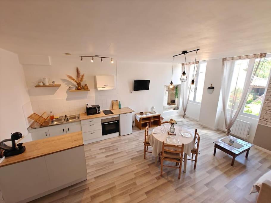 Le Duplex Du Centre - Ideal Pour Un Sejour Detente ! Saint-Savinien 外观 照片